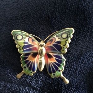 Butterfly pin